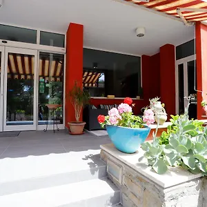 https://hotel-grifone-principina-a-mare.it-tuscanyhotel.com